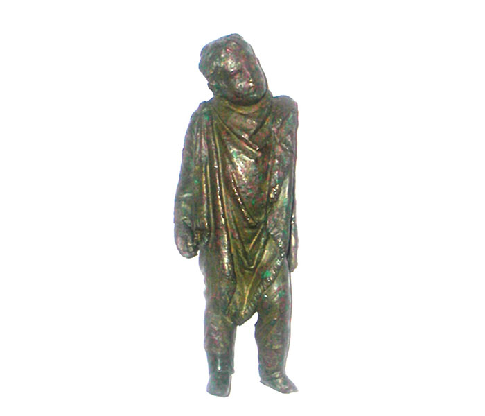 Figura masculina en bronce entre los objetos de metal hallados en Clunia